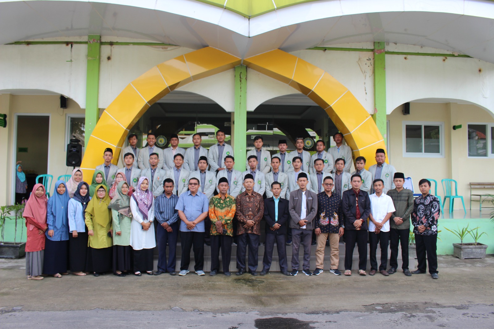 IAIRM Ngabar Gelar Upacara Pemberangkatan Mahasiswa KKN Bersama Pimpinan Pondok Pesantren Walisongo IAIRM Ngabar Gelar Upacara Pemberangkatan Mahasiswa KKN Bersama Pimpinan Pondok Pesantren Walisongo